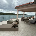 Seaspray Appartement Tisno