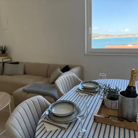 Seaspray Tisno