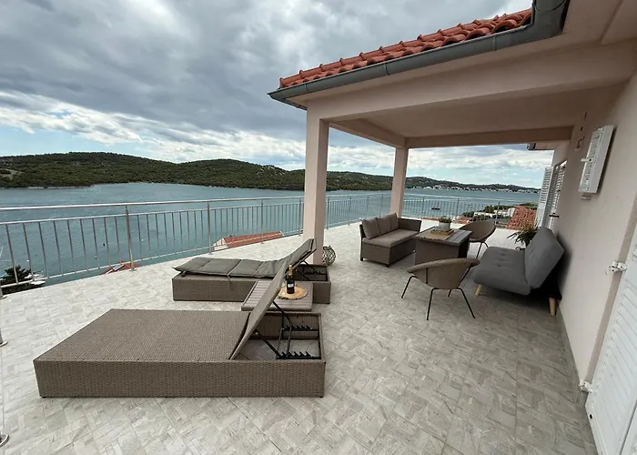 Seaspray Apartment Tisno