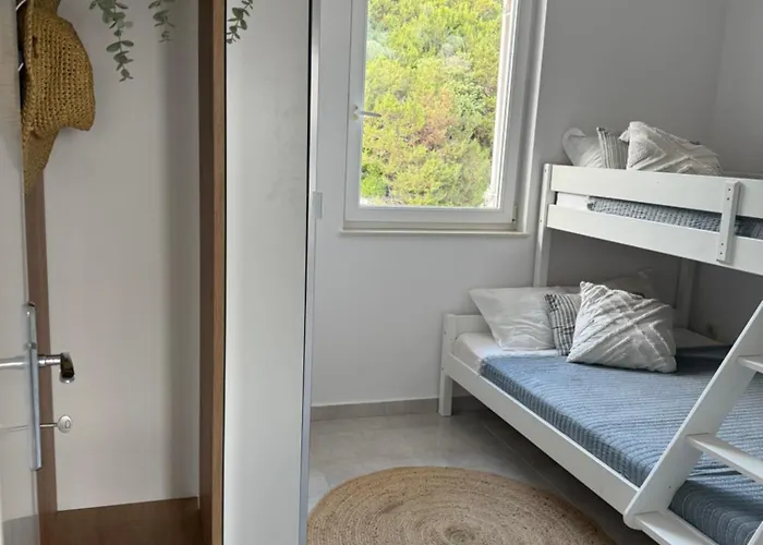 Seaspray Apartment Tisno